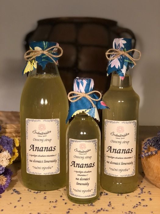 Sedmokráska ovocný sirup Ananás určený na prípravu obľúbených domácich limonád a miešaných nápojov s vôňou exotiky 500 ml Rodinná farma Sedmikráska